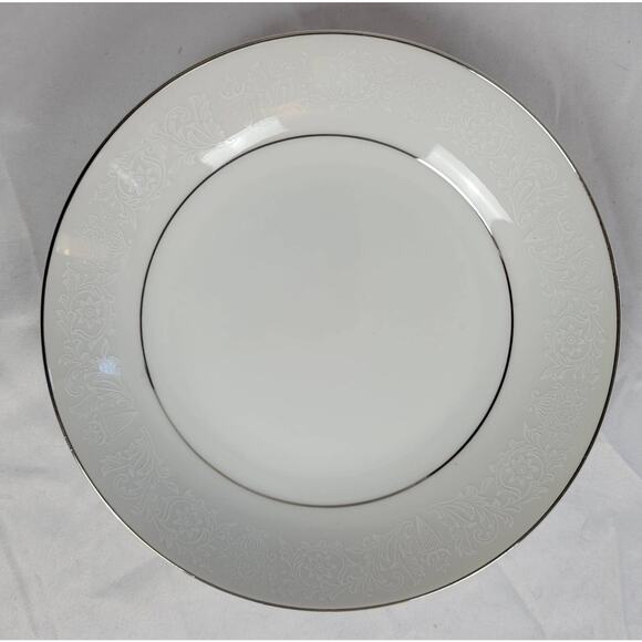 Crown Victoria Lovelace 5.5" China Bowl - Picture 1 of 5